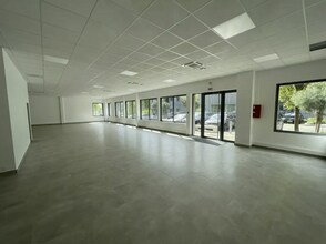 Flex in Le Blanc-Mesnil for lease Interior Photo- Image 2 of 3