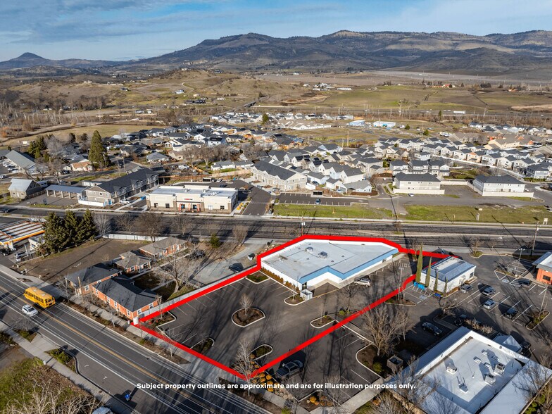 209 N Pacific Hwy, Talent, OR à vendre - Photo du bâtiment - Image 3 de 57