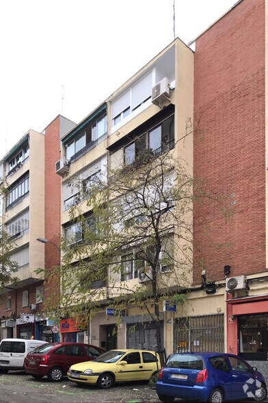 Calle de Ponferrada, 22, Madrid, Madrid à louer - Photo du bâtiment - Image 2 de 2