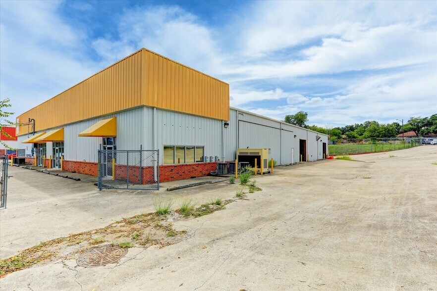 10630 Joseph Clayton Dr, Austin, TX à louer - Photo du bâtiment - Image 3 de 22