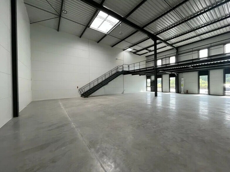 Flex dans Villefontaine à louer - Photo intérieure - Image 2 de 13