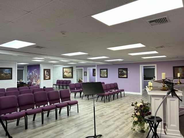 4474 Middle Country Rd, Calverton, NY for lease - Interior Photo - Image 2 of 20