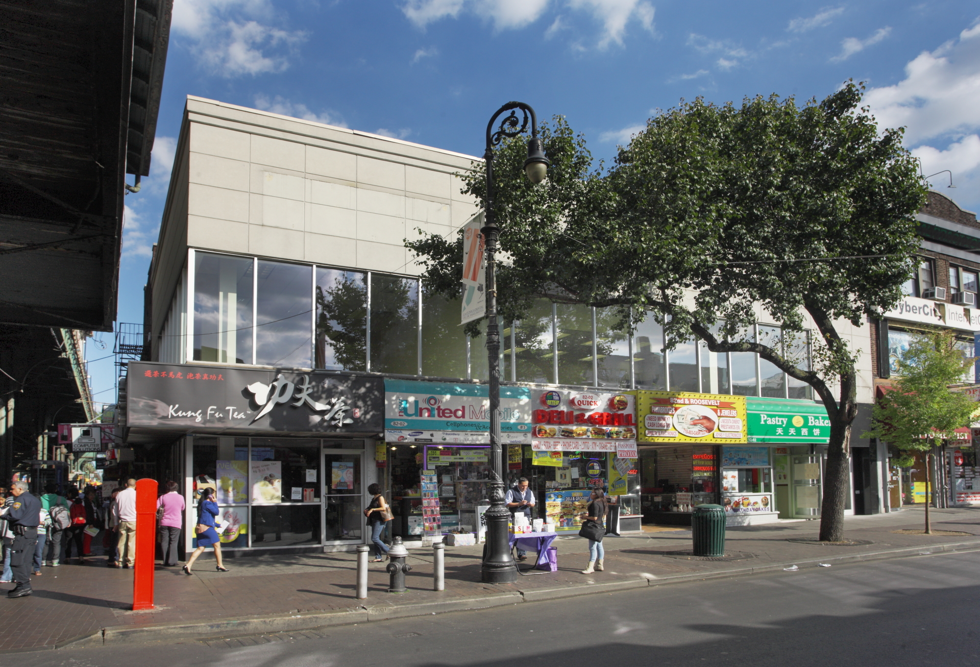 8202 Roosevelt Ave, Jackson Heights, NY for lease Building Photo- Image 1 of 1