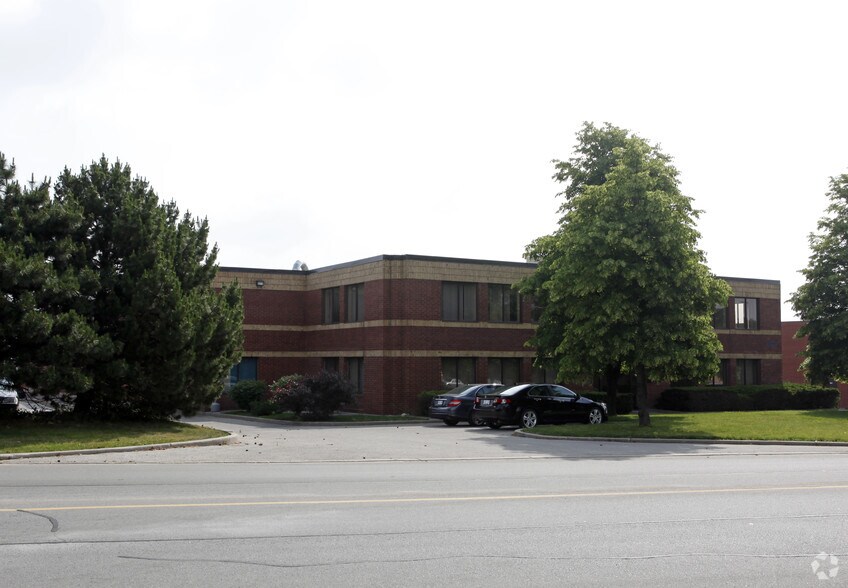 5655 Timberlea Blvd, Mississauga, ON à louer - Photo du bâtiment - Image 2 de 5