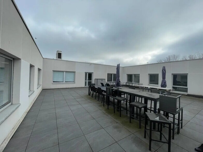 Flex dans Nanterre à louer - Photo du bâtiment - Image 2 de 5