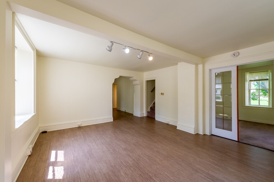 117 S Prairie St, Batavia, IL for sale - Interior Photo - Image 3 of 9