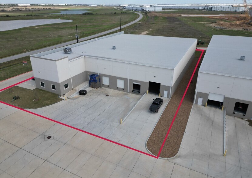 2506 Twinwood Pky, Brookshire, TX à louer - Photo du bâtiment - Image 2 de 4