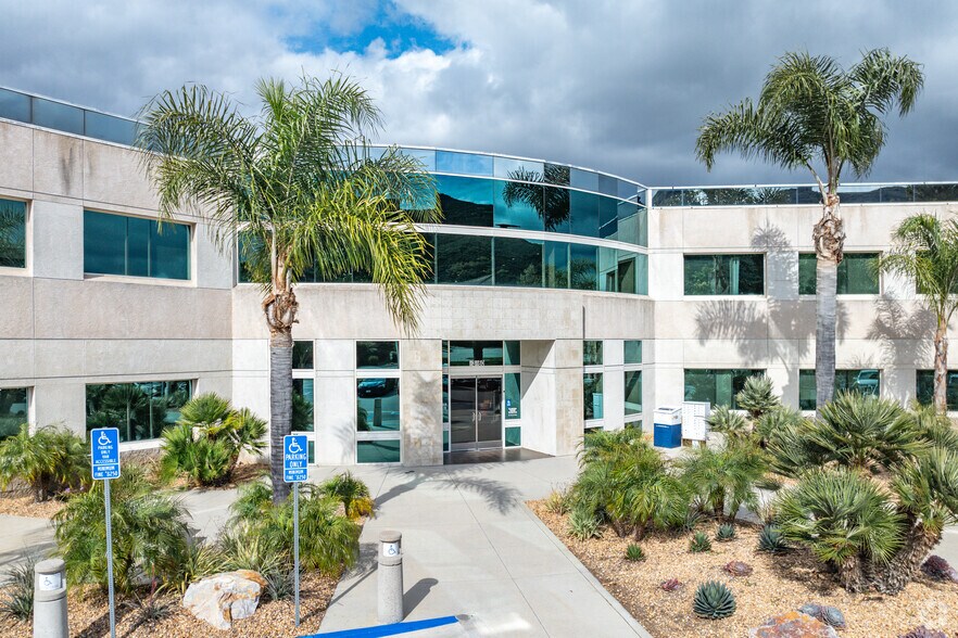 43460 Ridge Park Dr, Temecula, CA à louer - Photo du bâtiment - Image 3 de 10