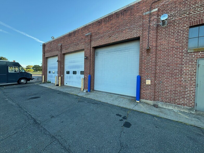 1654 King St, Enfield, CT for lease - Building Photo - Image 3 of 7