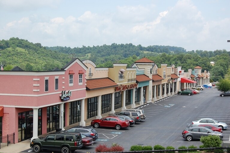 200 Linden Square Dr, Bristol, VA for lease - Building Photo - Image 1 of 14