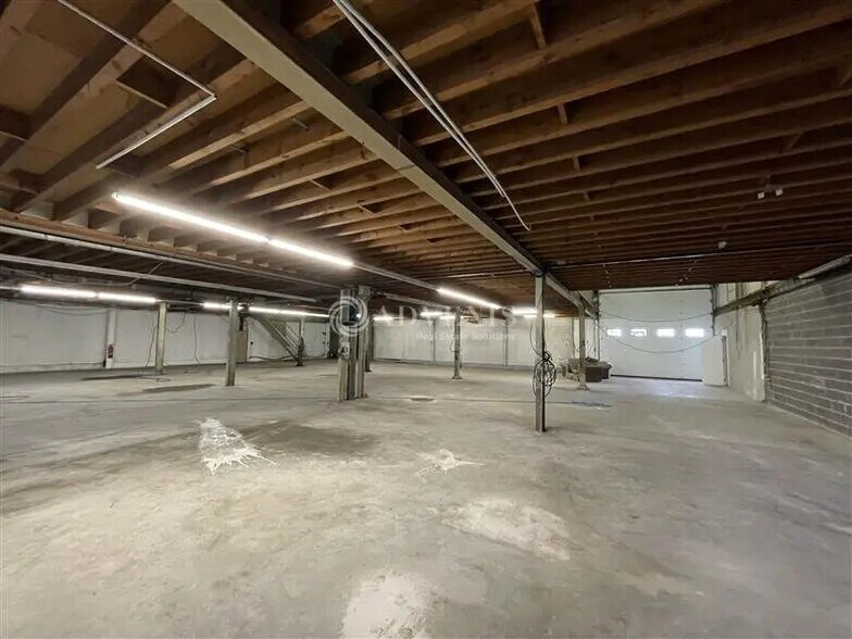 Flex in Seclin for lease - Interior Photo - Image 3 of 8
