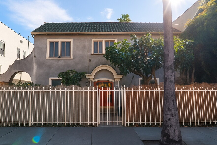 7360 Hollywood Blvd, Los Angeles, CA à vendre - Photo du bâtiment - Image 1 de 21