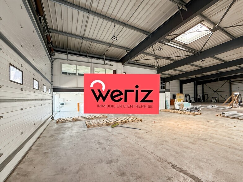 Industrial in Martigues for lease - Primary Photo - Image 1 of 6
