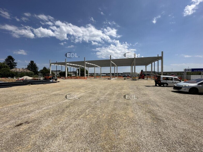 Office in Servon for lease - Construction Photo - Image 2 of 5
