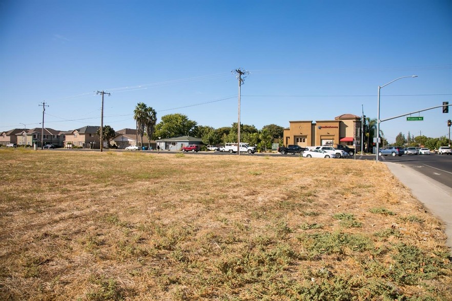 Franklin Rd, Yuba City, CA à vendre - Photo du bâtiment - Image 1 de 1