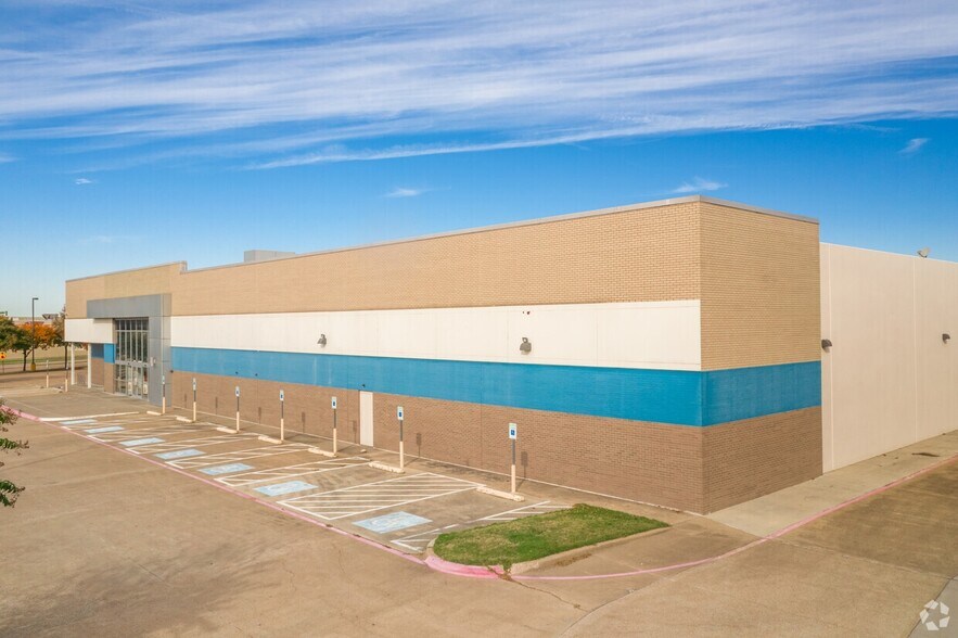 3733 W Emporium Cir, Mesquite, TX à vendre - Photo du bâtiment - Image 2 de 7