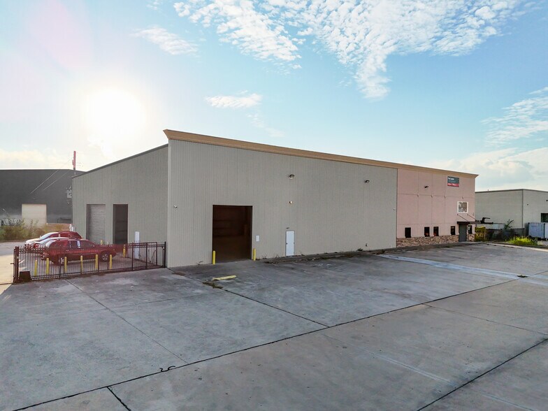 11050 W Little York Rd, Houston, TX à louer - Photo du bâtiment - Image 2 de 11