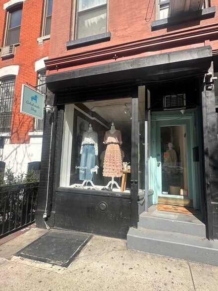445-447 W 50th St, New York, NY à louer - Photo du bâtiment - Image 2 de 10