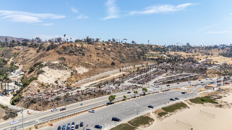 16321 Pacific Coast Highway, Pacific Palisades, CA à vendre - Photo du bâtiment - Image 3 de 11
