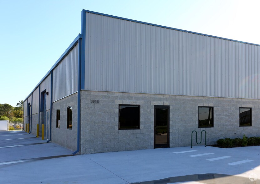 3818 Caboose Pl, Sanford, FL à louer - Photo du bâtiment - Image 2 de 3