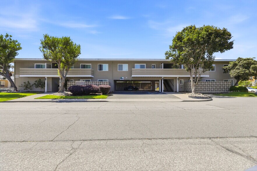 527 Walker Dr, Mountain View, CA à vendre - Photo du bâtiment - Image 2 de 40