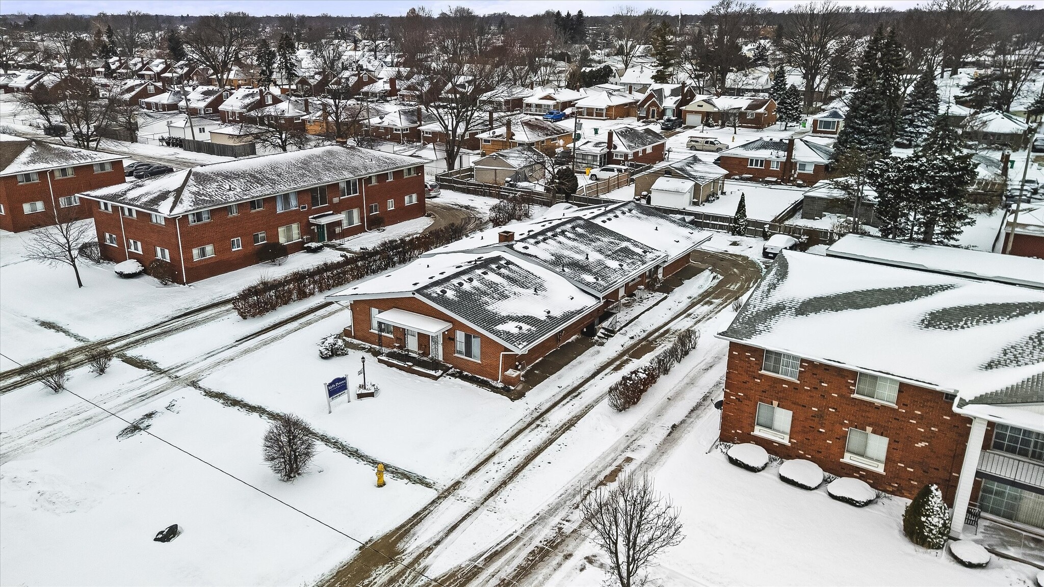 23301 Kelly Rd, Eastpointe, MI for sale Primary Photo- Image 1 of 7