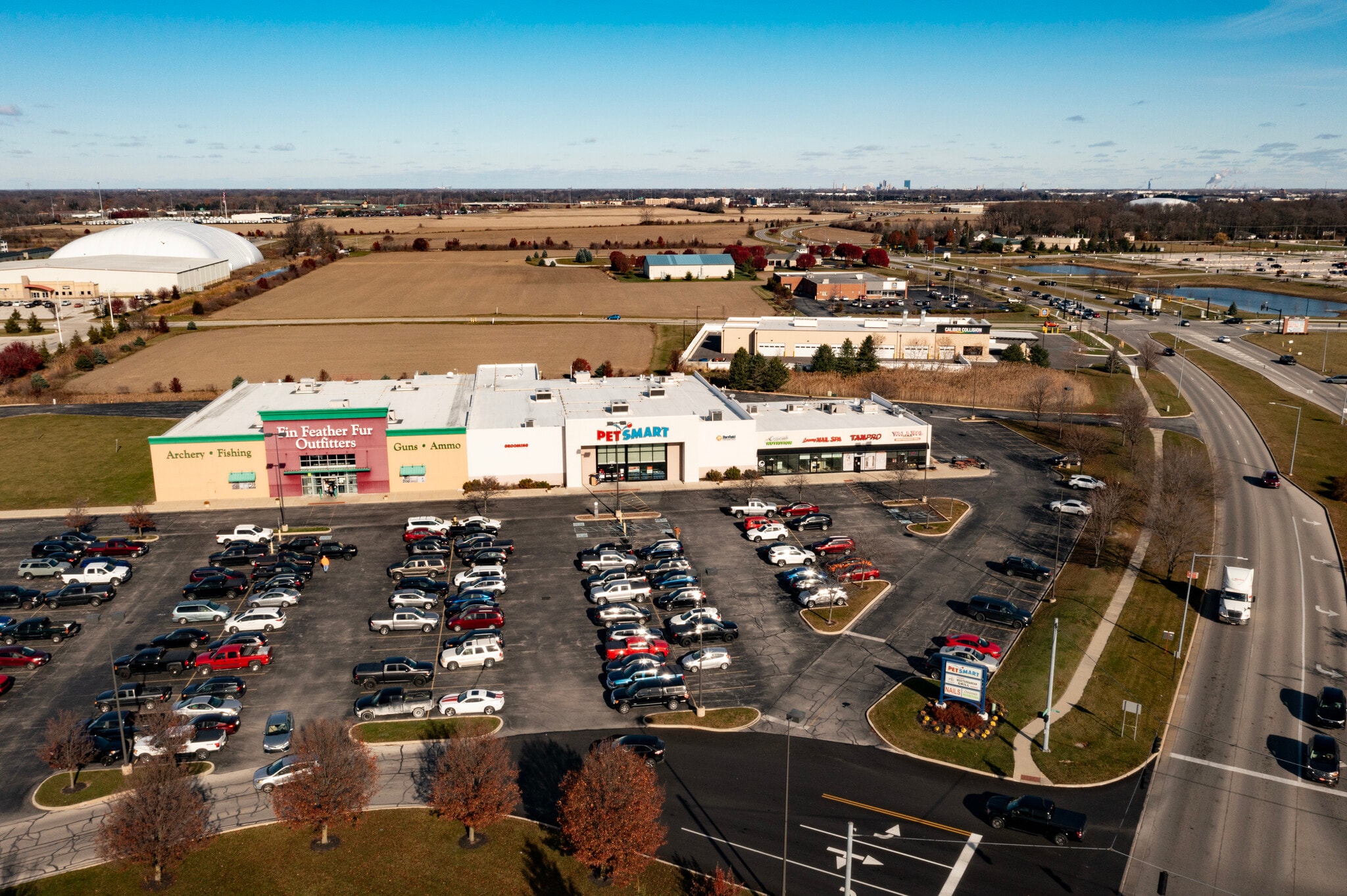 27161 Crossroads Pky, Rossford, OH for lease Building Photo- Image 1 of 3