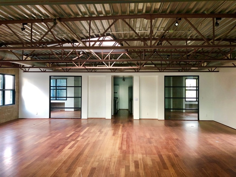 1445 N Stanley Ave, Los Angeles, CA for lease - Interior Photo - Image 3 of 5