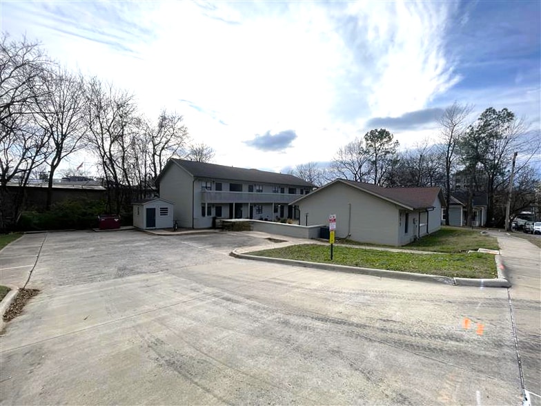 215 W Watson St, Fayetteville, AR à vendre - Photo du bâtiment - Image 2 de 3