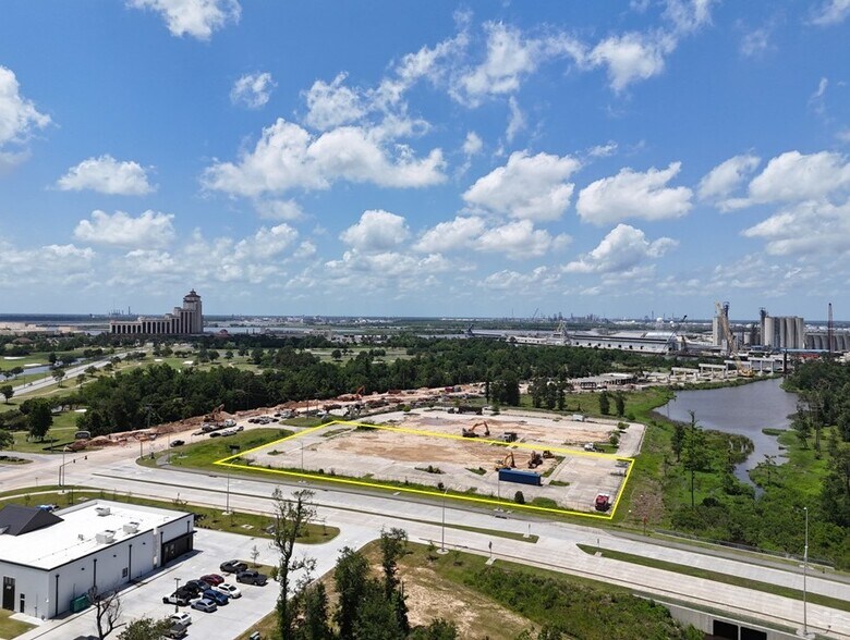 2995 Lauberge Ave, Lake Charles, LA à vendre - Photo du bâtiment - Image 2 de 2