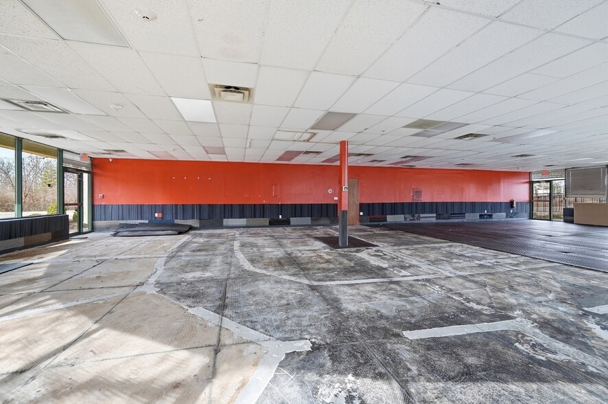 1259 Kemper Meadow Dr, Cincinnati, OH à vendre - Photo du bâtiment - Image 3 de 6