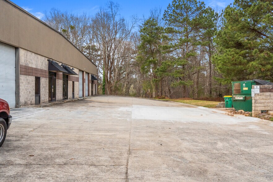 1150 Alpha Dr, Alpharetta, GA à louer - Photo du bâtiment - Image 3 de 17