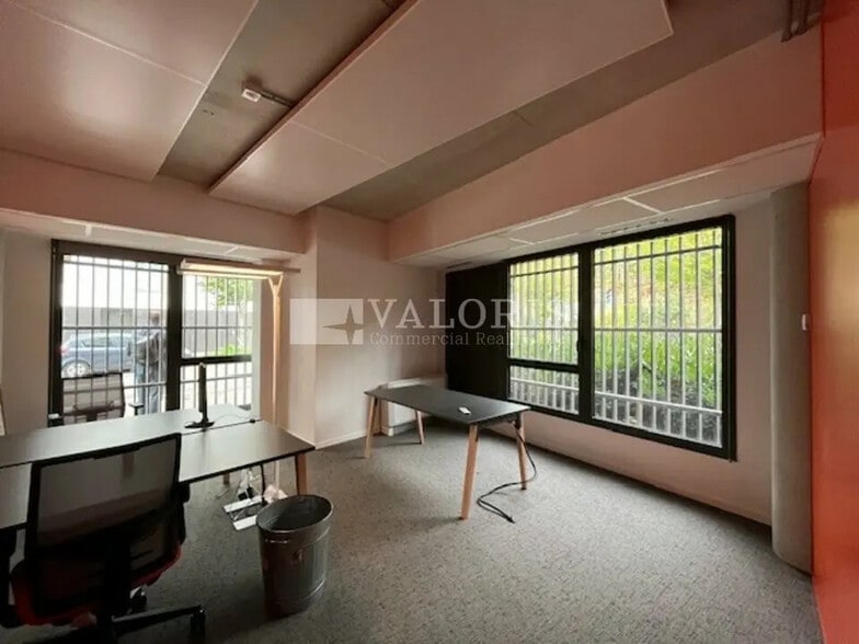 Office in Lyon for lease - Interior Photo - Image 2 of 11