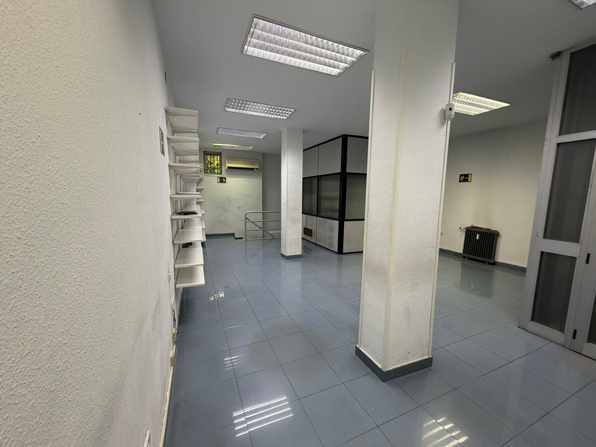 Calle de Jesús Aprendiz, 11, Madrid, MAD 28007 - Unit Puerta 01, Esc. 5 -  - Interior Photo - Image 2 of 3