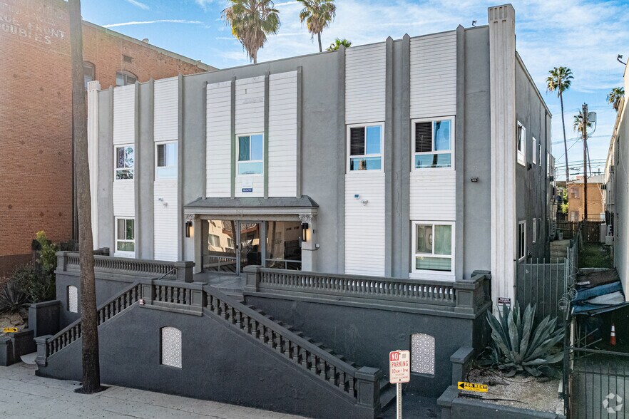 747 S New Hampshire Ave, Los Angeles, CA à vendre - Photo du bâtiment - Image 3 de 13