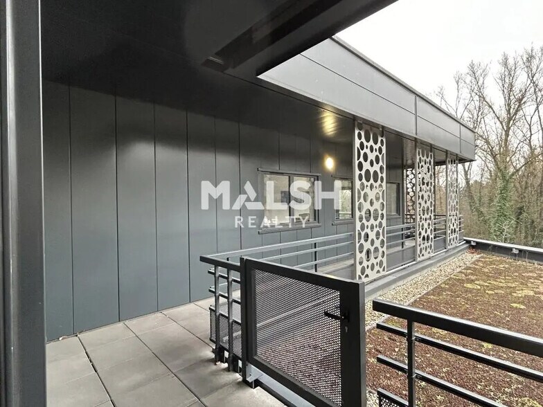 Office in Montagny for lease - Building Photo - Image 2 of 13