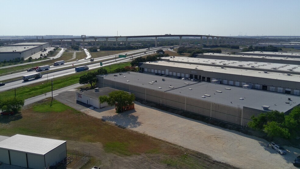 8539 NE Loop 410, San Antonio, TX à louer - Photo du bâtiment - Image 2 de 40