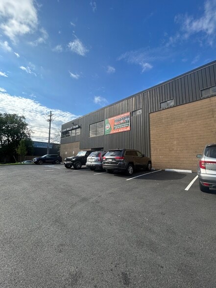 129 Commercial St, Malden, MA for lease - Building Photo - Image 3 of 22
