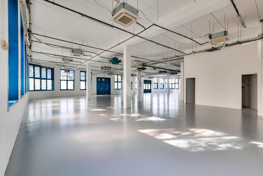 Flex in Fresnes for lease - Interior Photo - Image 1 of 12