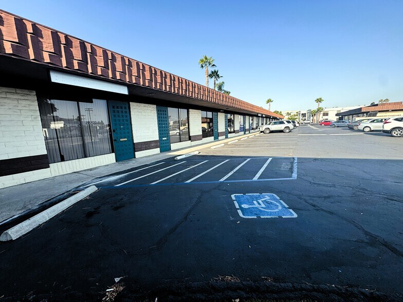 7400 El Cajon Blvd, La Mesa, CA à louer - Photo du bâtiment - Image 1 de 4