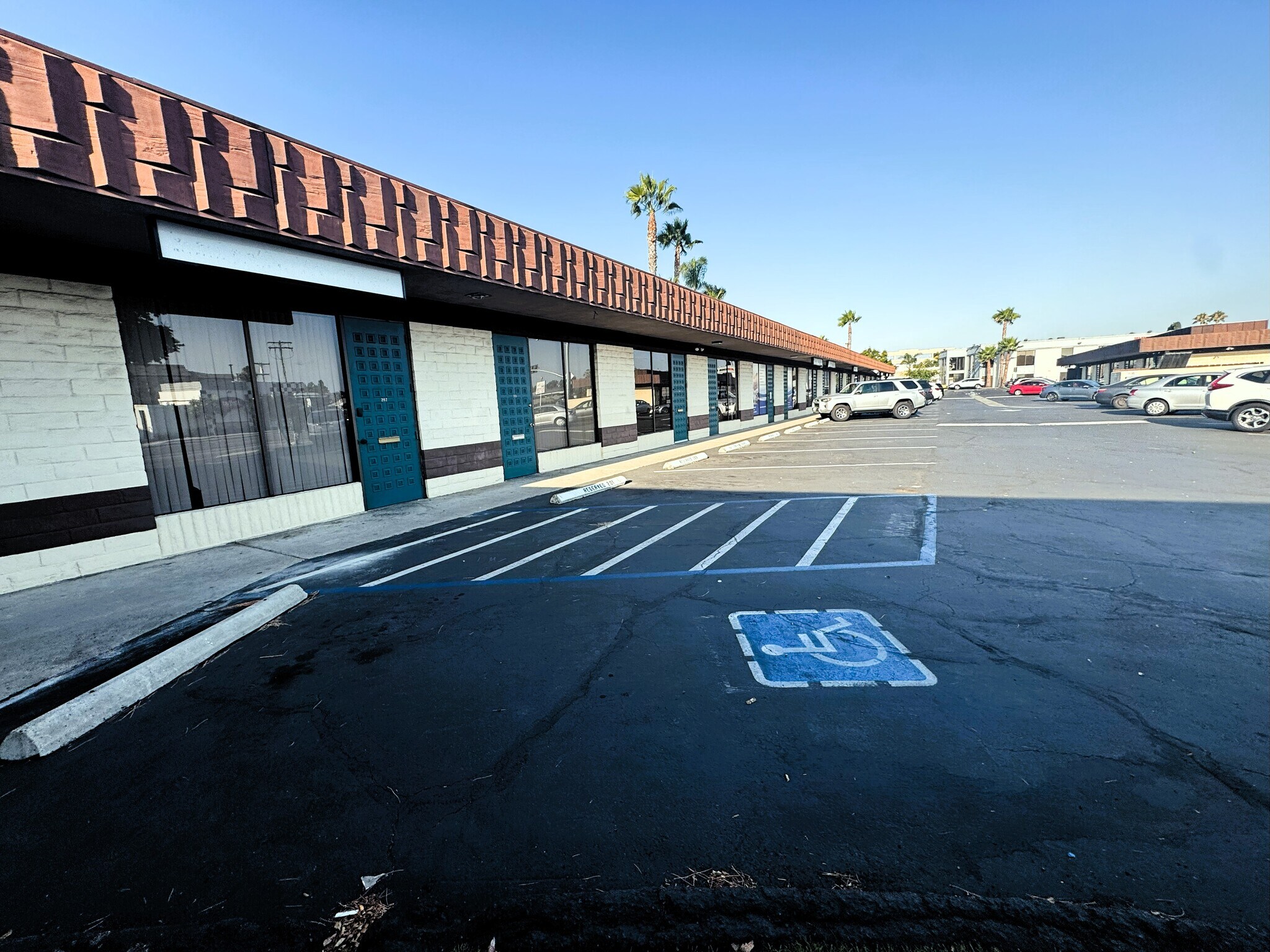 7400 El Cajon Blvd, La Mesa, CA à louer Photo du bâtiment- Image 1 de 5