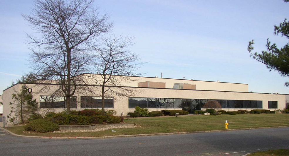 50 Commerce Dr, Hauppauge, NY for lease - Building Photo - Image 1 of 5