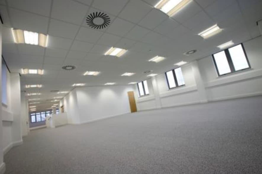 Rounds Green Rd, Oldbury for lease - Interior Photo - Image 3 of 5