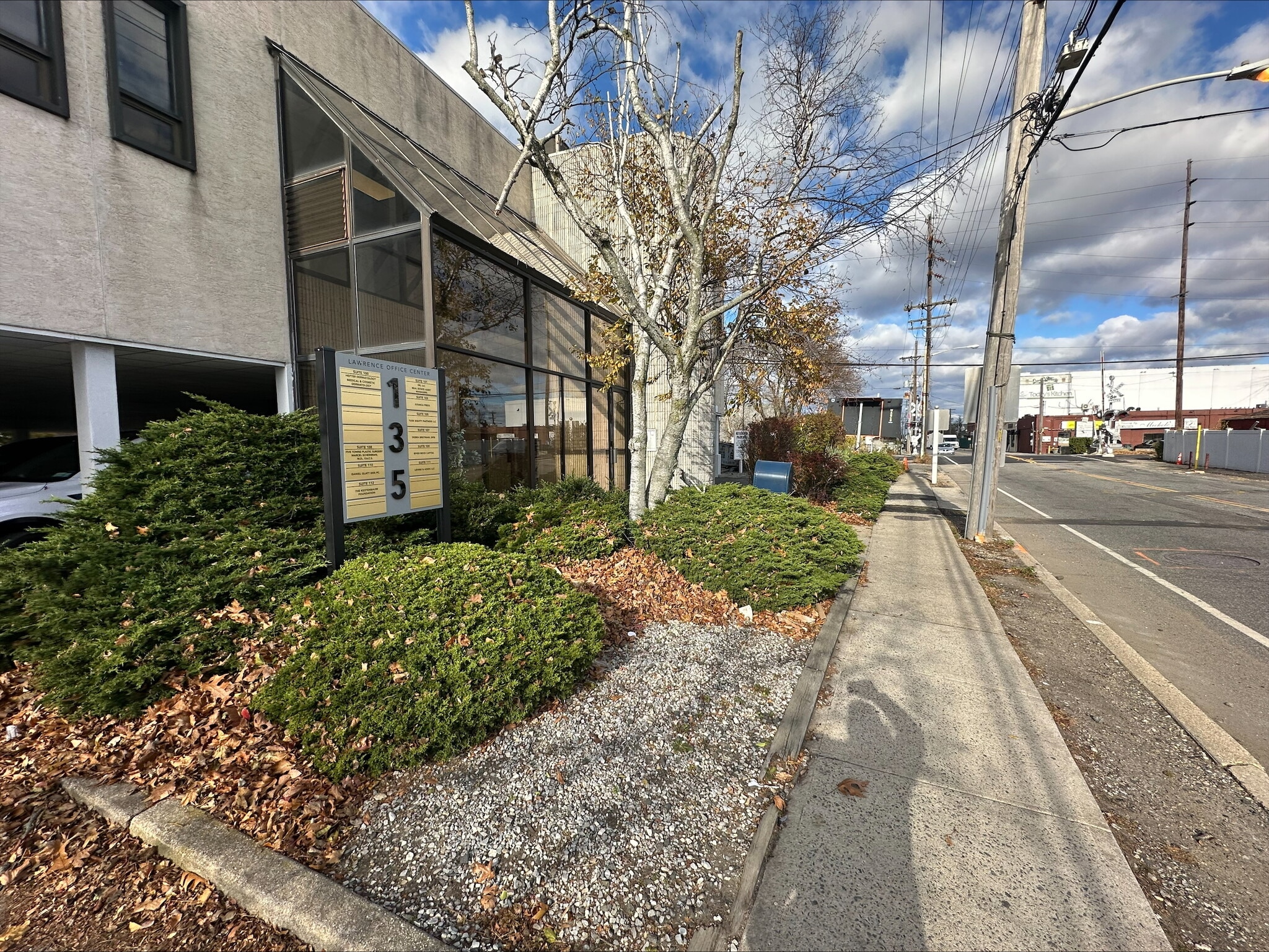 135 Rockaway Tpke, Lawrence, NY for lease Primary Photo- Image 1 of 18