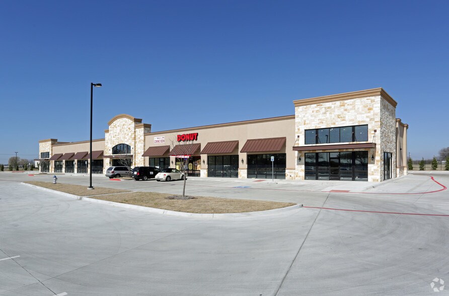8701 Liberty Grove Rd, Rowlett, TX à louer - Photo du bâtiment - Image 1 de 5