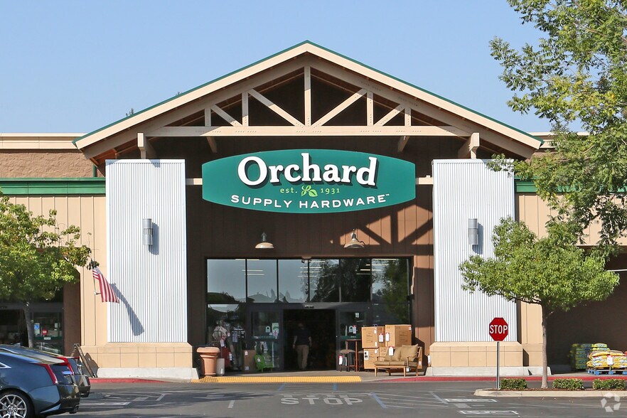 6055 N Figarden Dr, Fresno, CA à louer - Photo du bâtiment - Image 3 de 5