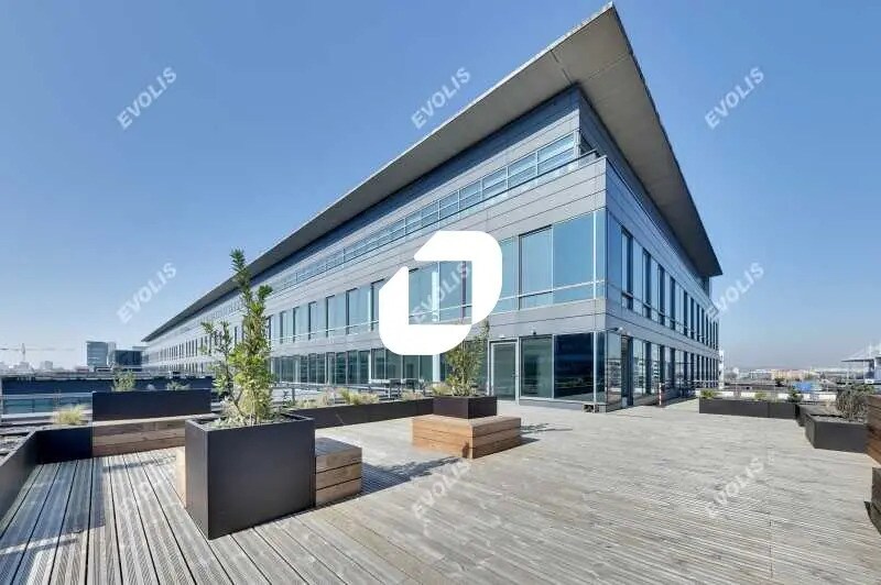 Office in Saint-Denis for lease - Building Photo - Image 1 of 14