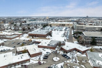 939 N Plum Grove Rd, Schaumburg, IL - Aérien  Vue de la carte - Image1