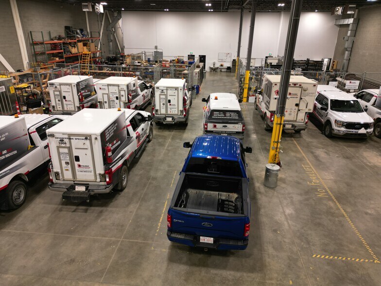 7115 68 Av NW, Edmonton, AB à louer - Photo du bâtiment - Image 2 de 10