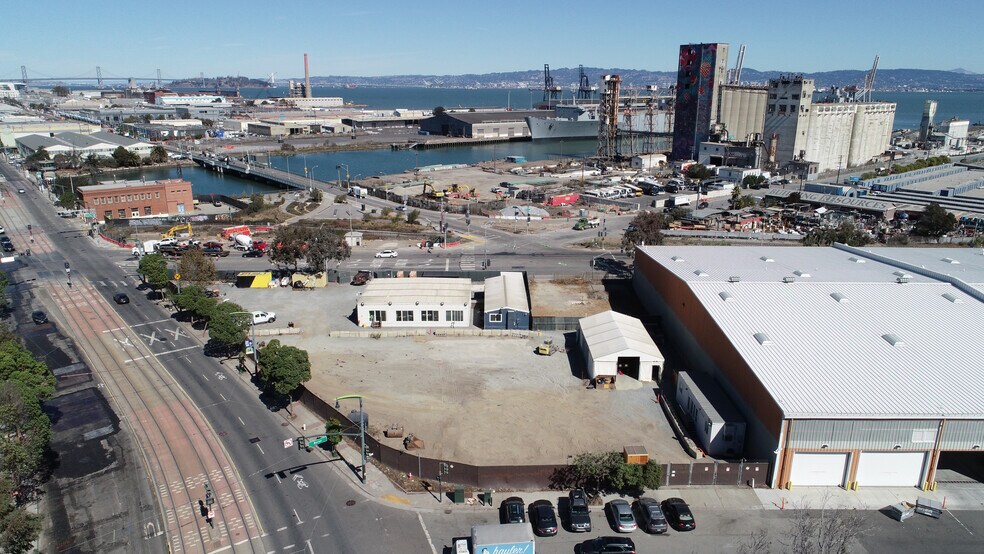 3521 3rd St, San Francisco, CA à louer - Photo du bâtiment - Image 3 de 4
